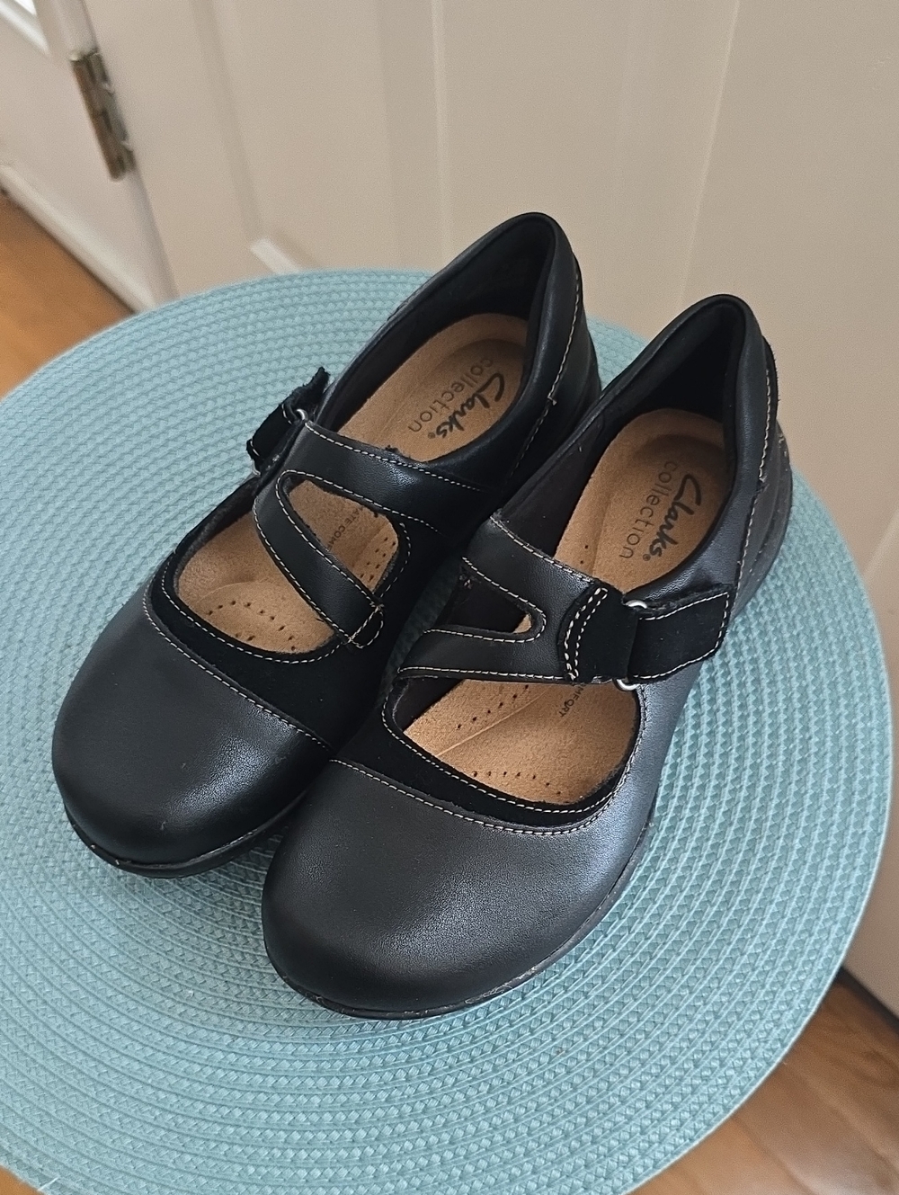 Clarks Brand Women's Black Casual Slip-On Leather Shoes Size 6